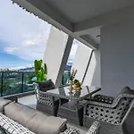 Sea & Mountain View Huge Terrace Ocean 公寓