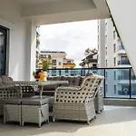 Sea & Mountain View Huge Terrace Ocean 公寓